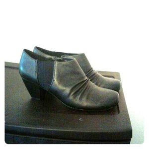 Women’s Size 8 Booties